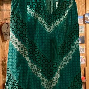 Banana Republic hip-length summer top